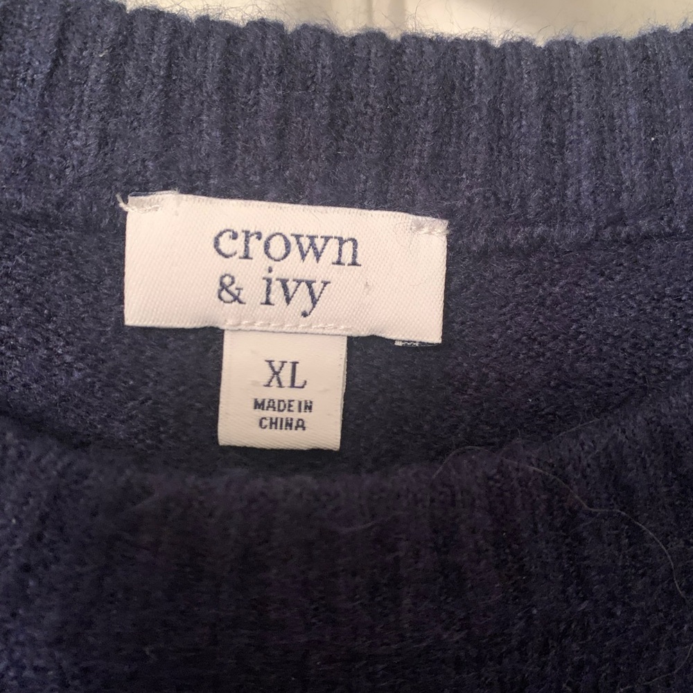NWOT, CROWN & IVY SWEATER - Picture 3 of 4